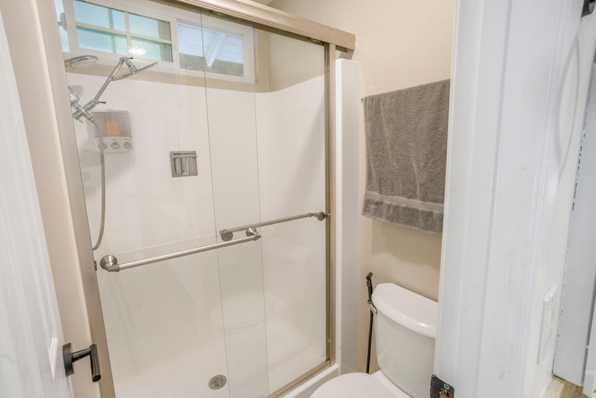 Spacious House, Central, Amenities *