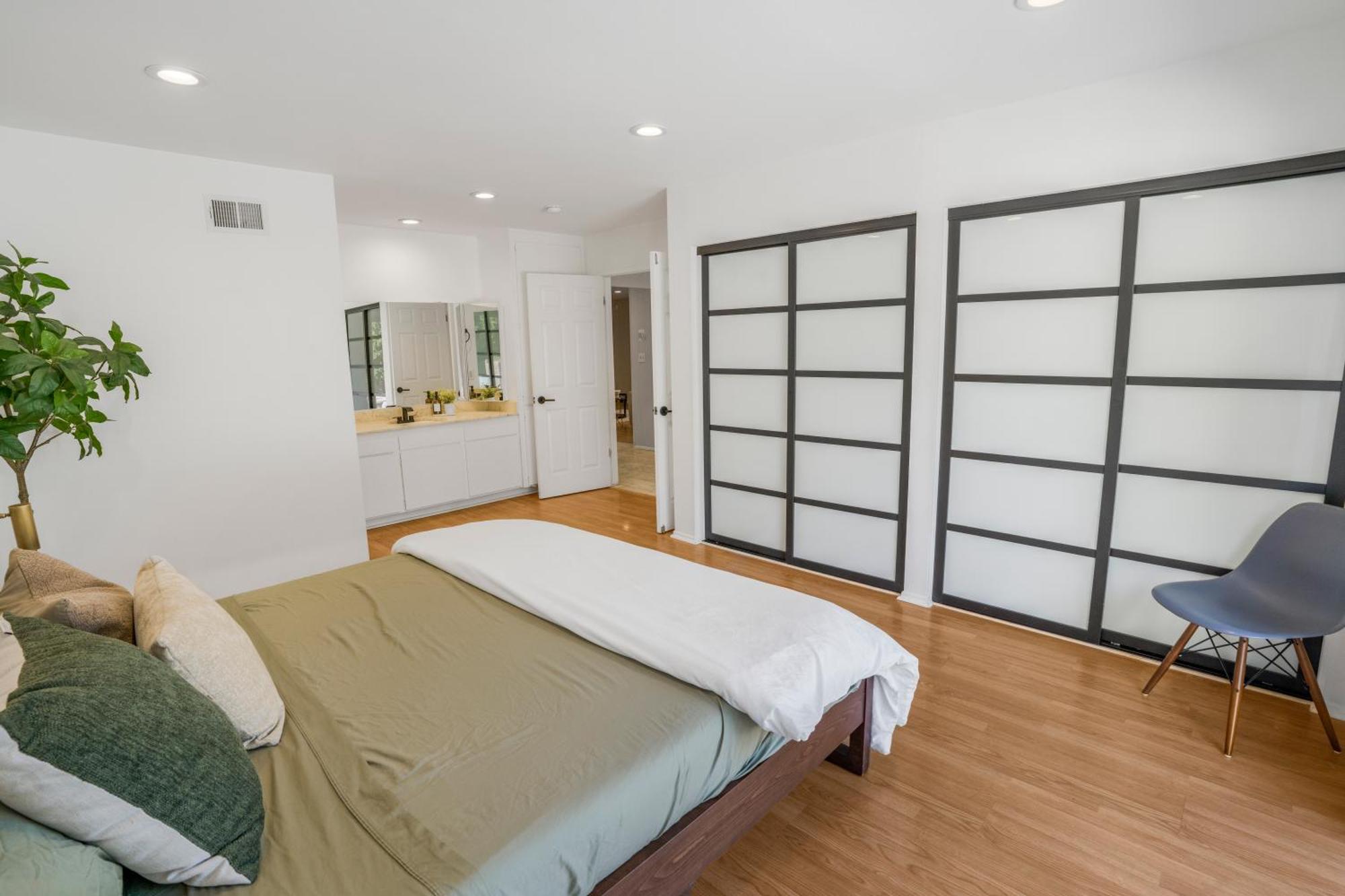 Spacious House, Central, Amenities