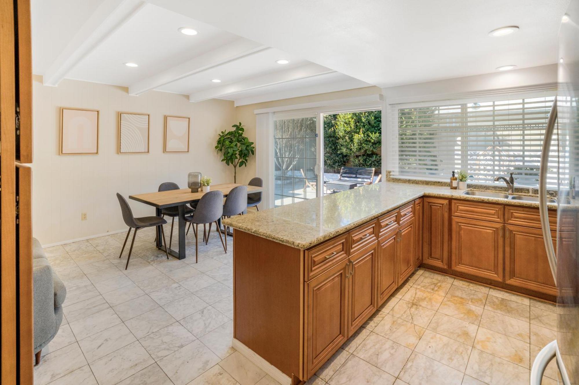 Spacious House, Central, Amenities Los Angeles